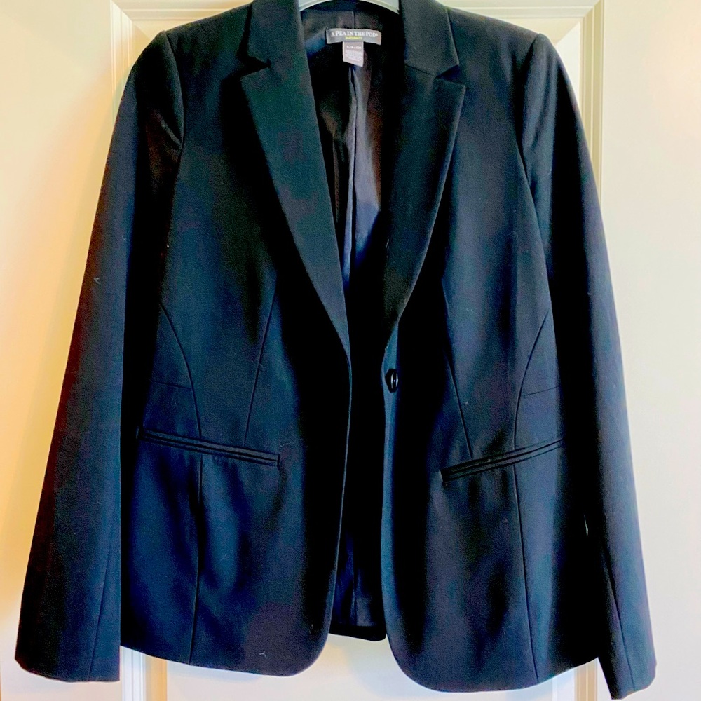 🤰🏻A Pea in the Pod size small maternity blazer suit jacket, like new